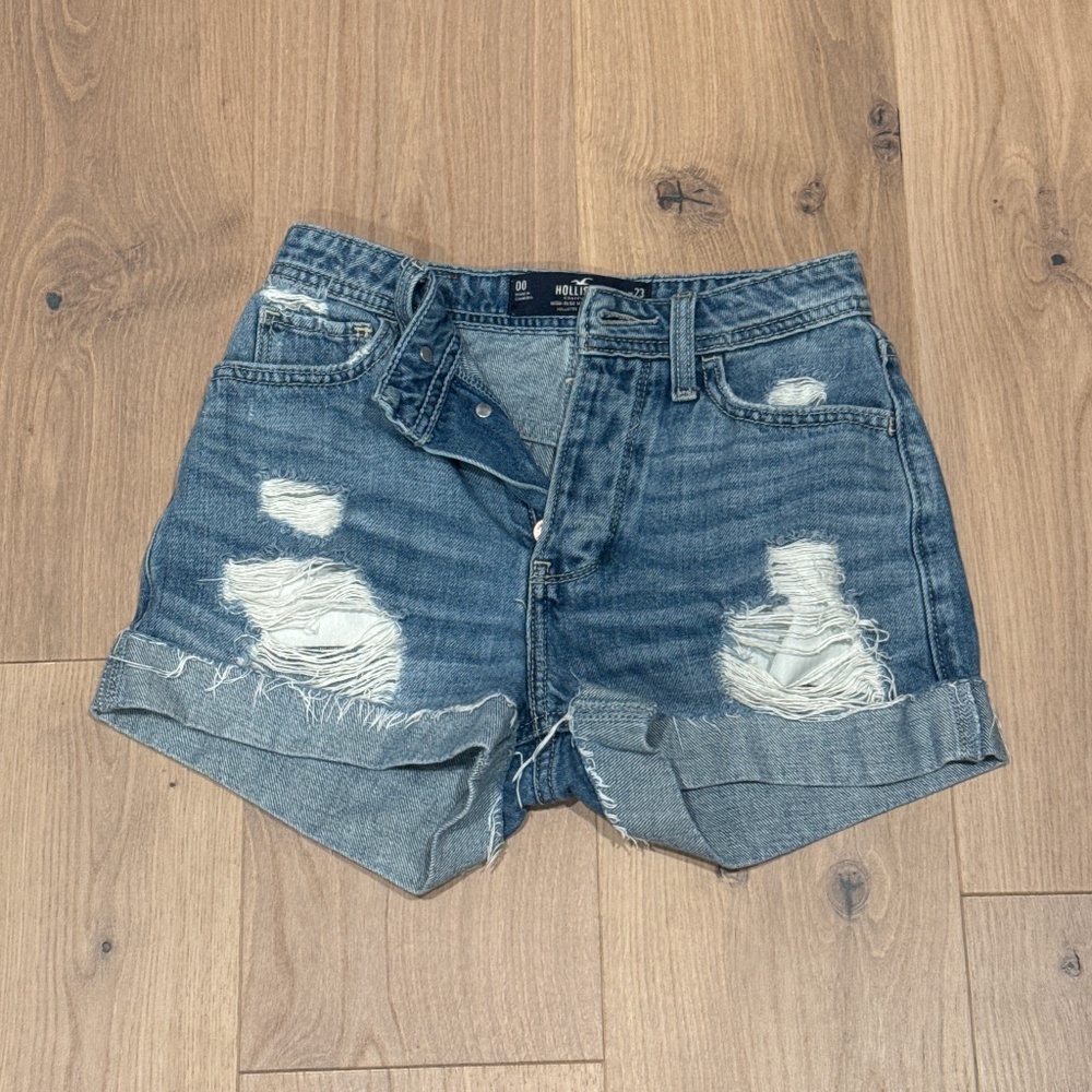 Hollister California High Rise Mom Short 3”